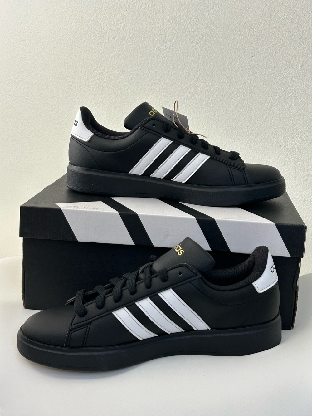Adidas Women’s Grand Court 2.0 Sneakers 👟- Size 7.5